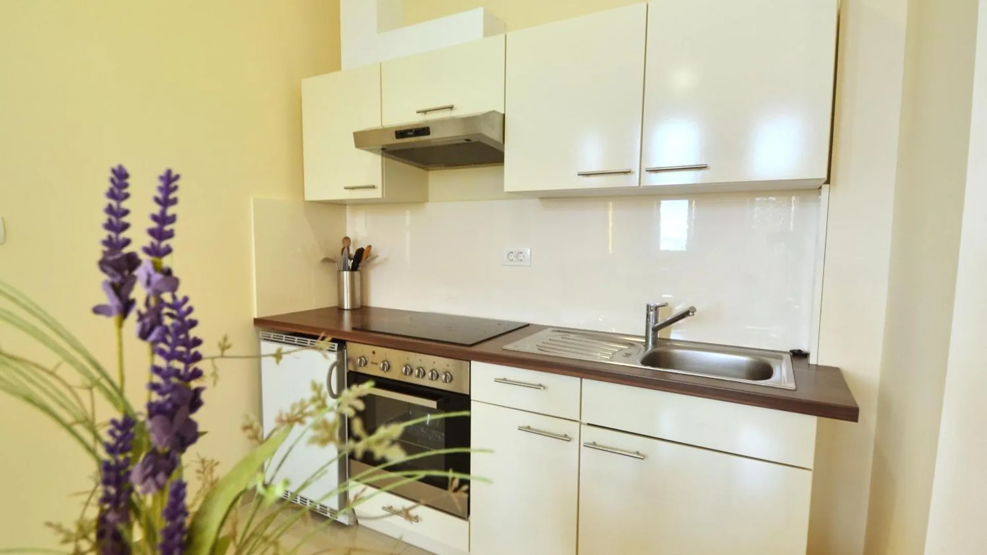 Apartments Villa Pjer - Pool & Private Parking Near Beach Znjan Split