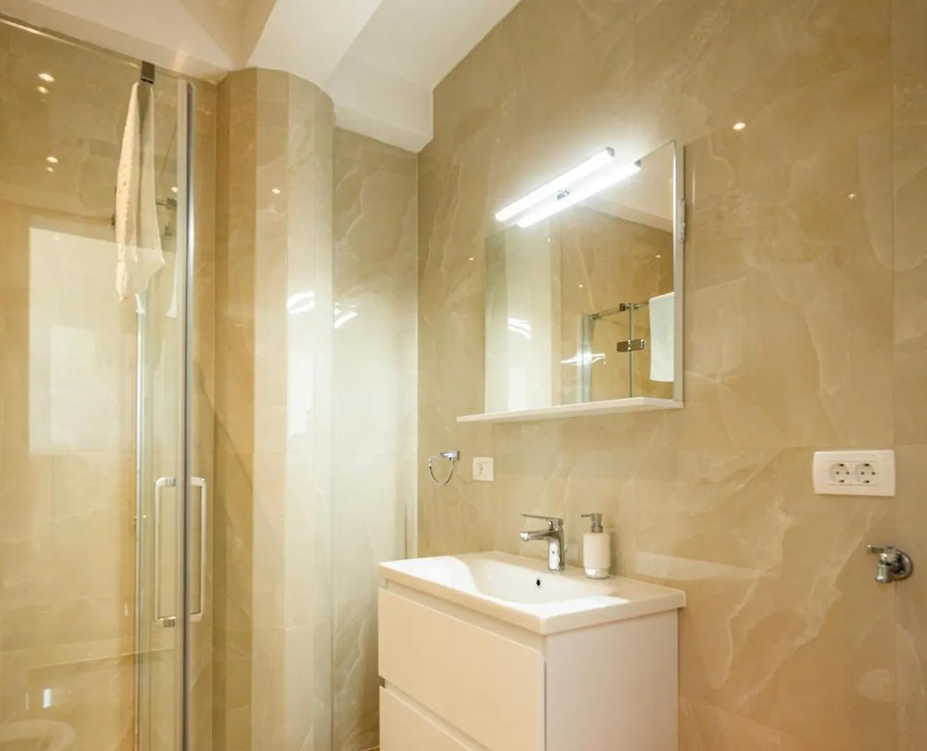 Apartments Villa Pjer - Pool & Private Parking Near Beach Znjan Split 0*,  Croacia