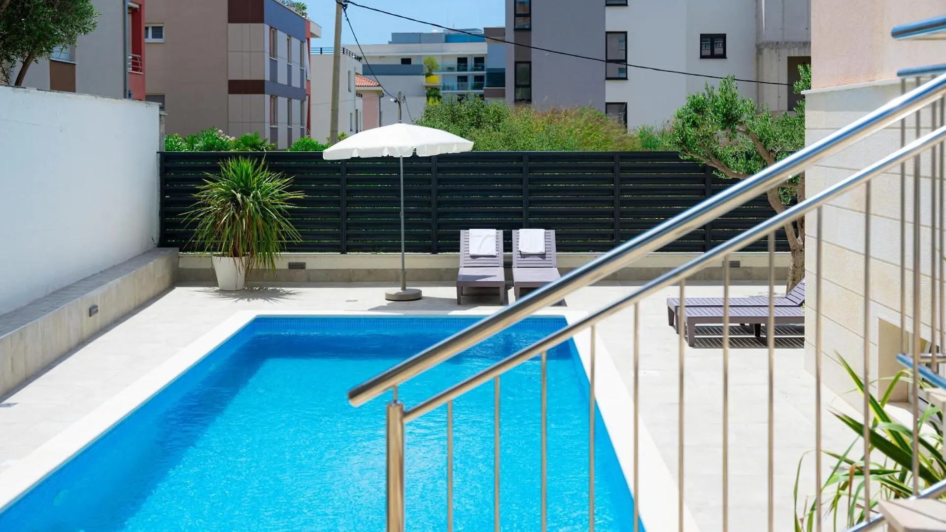 Apartments Villa Pjer - Pool & Private Parking Near Beach Znjan Split 0*,