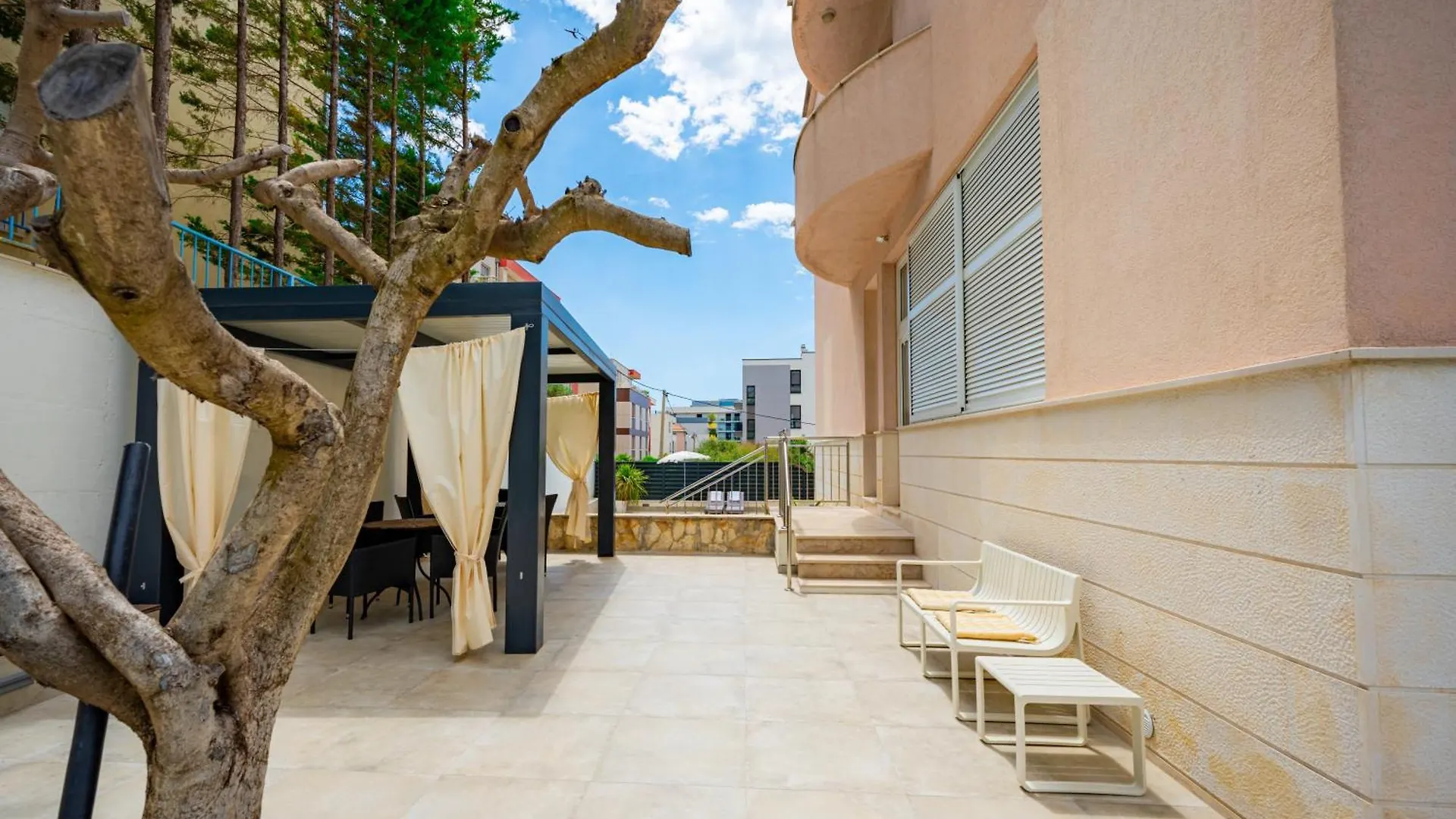 Apartments Villa Pjer - Pool & Private Parking Near Beach Znjan スプリト