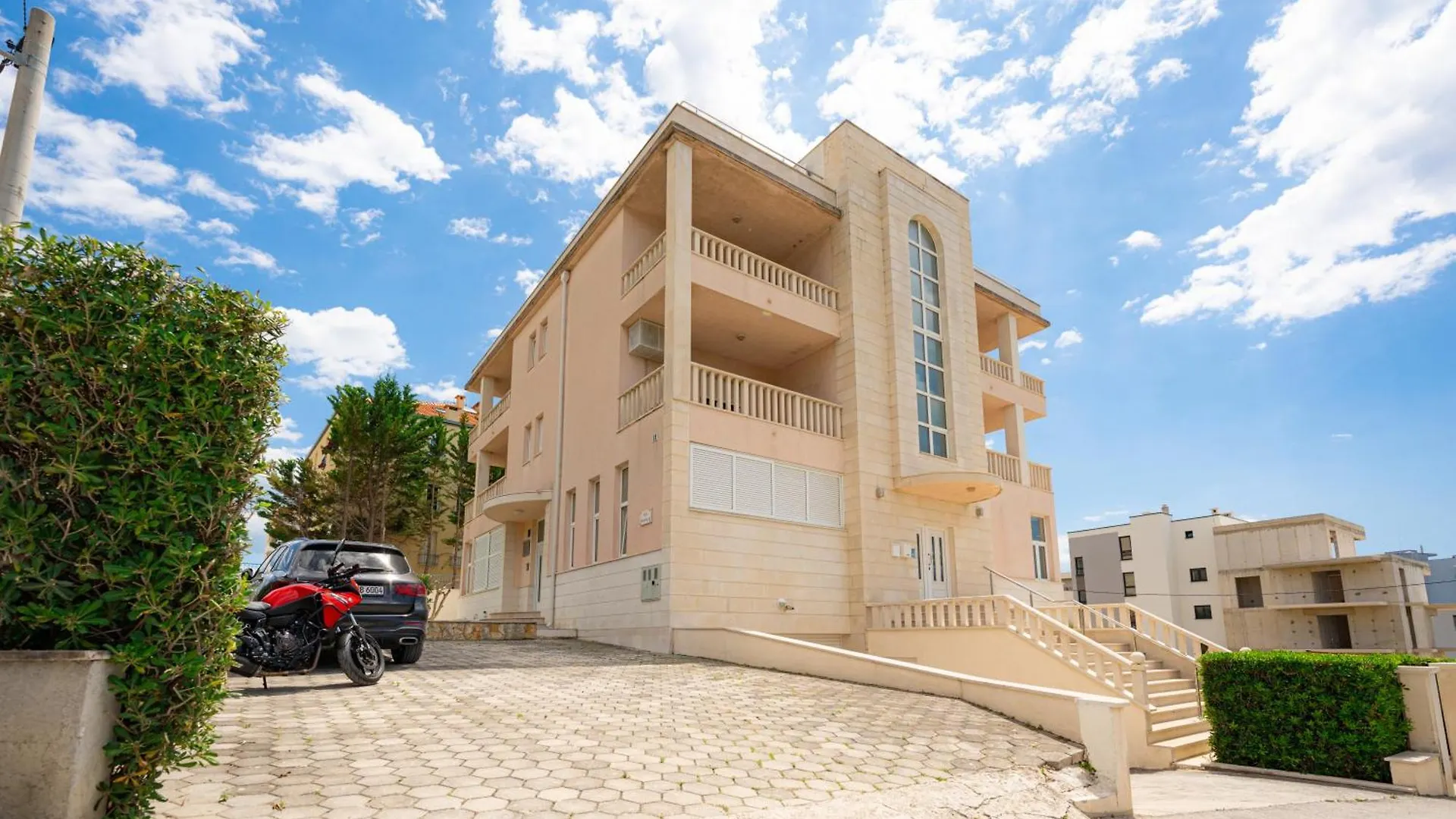 Apartments Villa Pjer - Pool & Private Parking Near Beach Znjan スプリト