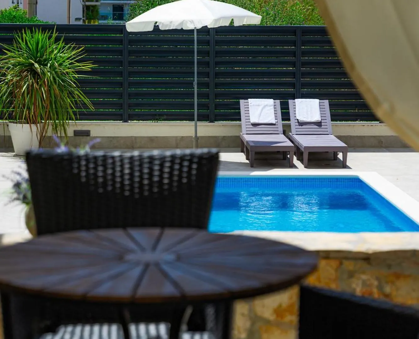 Apartments Villa Pjer - Pool & Private Parking Near Beach Znjan Split 0*,  Croacia