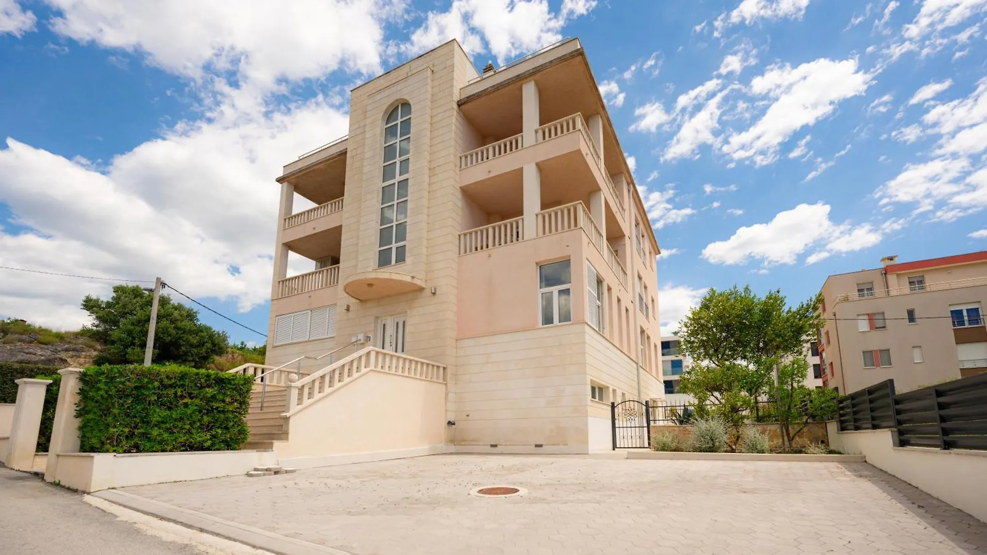 Apartments Villa Pjer - Pool & Private Parking Near Beach Znjan Split Croacia