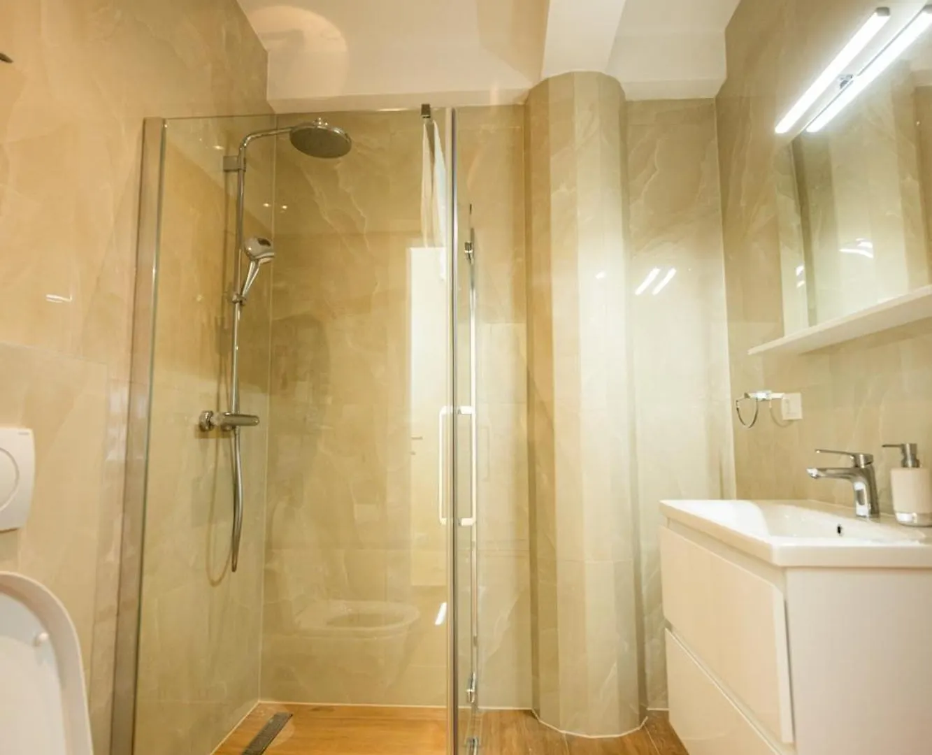 Apartments Villa Pjer - Pool & Private Parking Near Beach Znjan スプリト