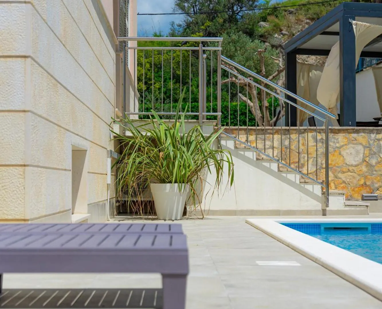 Apartments Villa Pjer - Pool & Private Parking Near Beach Znjan スプリト
