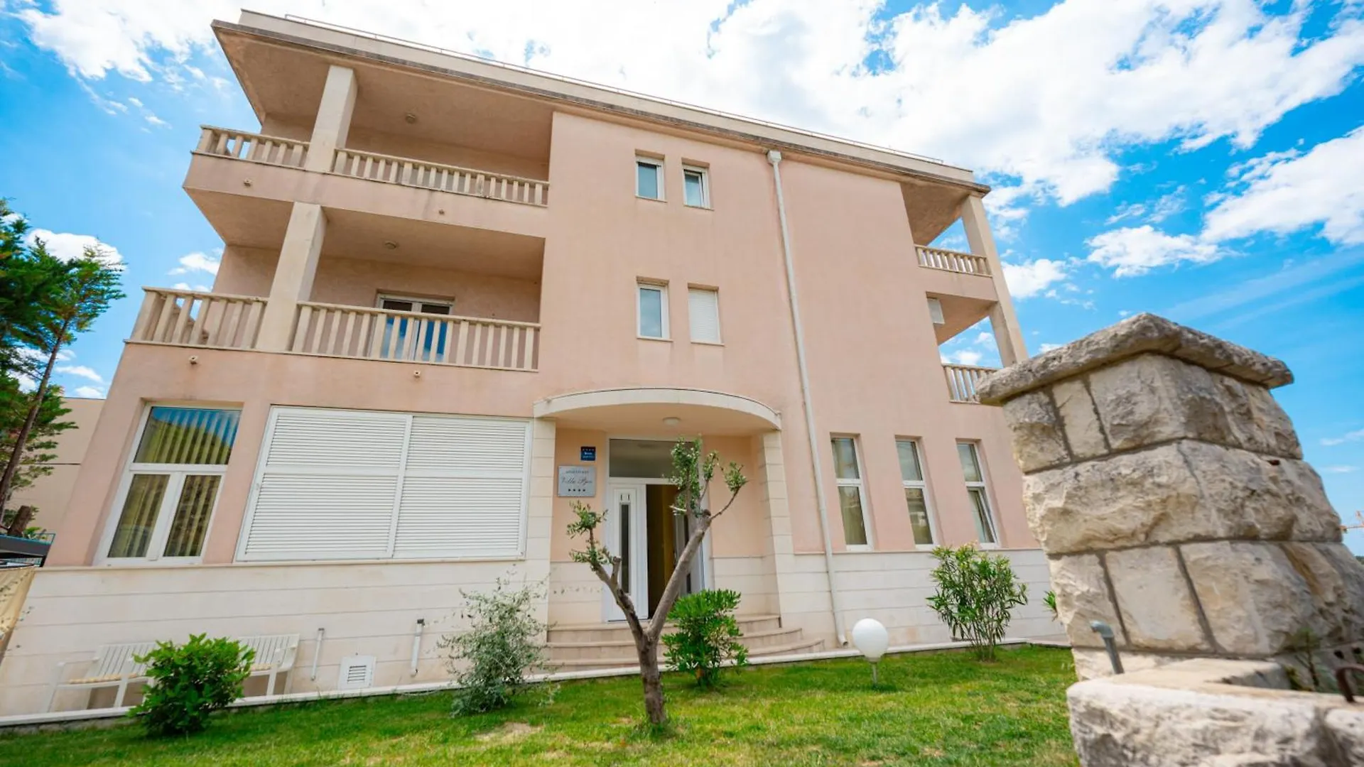 Apartments Villa Pjer - Pool & Private Parking Near Beach Znjan Split Croacia