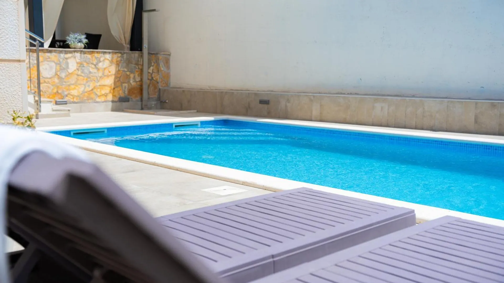 Apartments Villa Pjer - Pool & Private Parking Near Beach Znjan Split