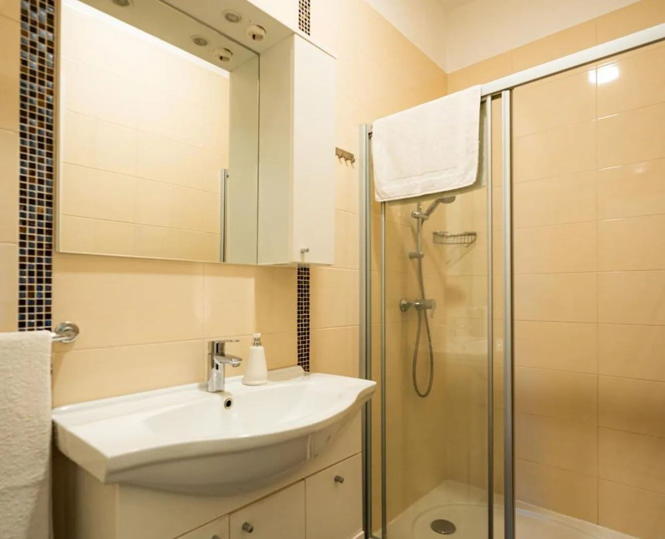 Apartments Villa Pjer - Pool & Private Parking Near Beach Znjan Split