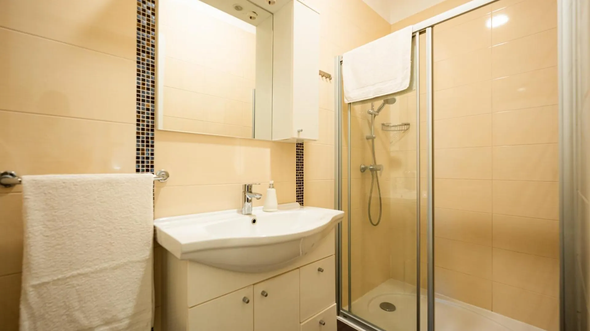 Apartments Villa Pjer - Pool & Private Parking Near Beach Znjan Split