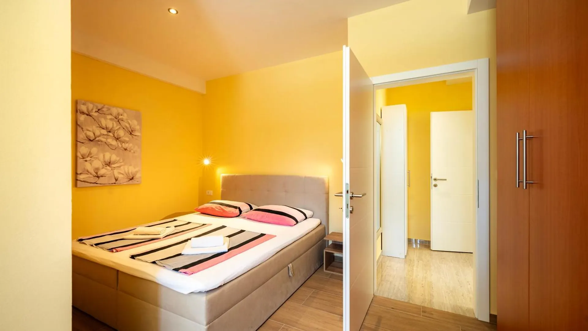 Apartments Villa Pjer - Pool & Private Parking Near Beach Znjan Split