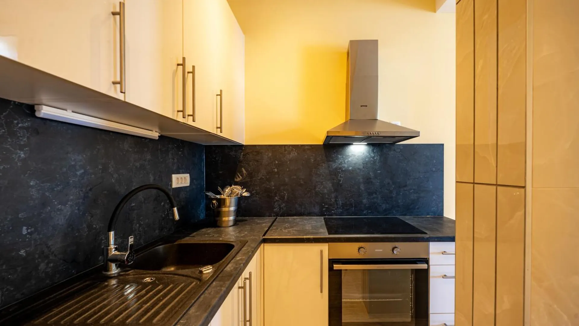 Apartments Villa Pjer - Pool & Private Parking Near Beach Znjan Split 0*,