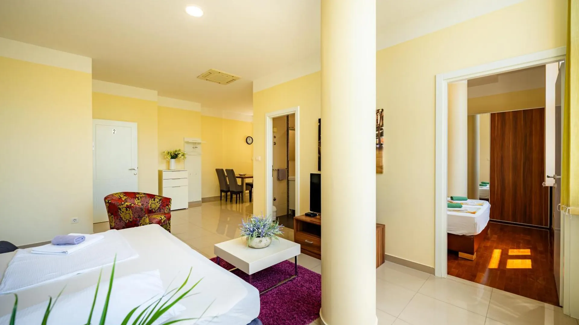 Apartments Villa Pjer - Pool & Private Parking Near Beach Znjan Split