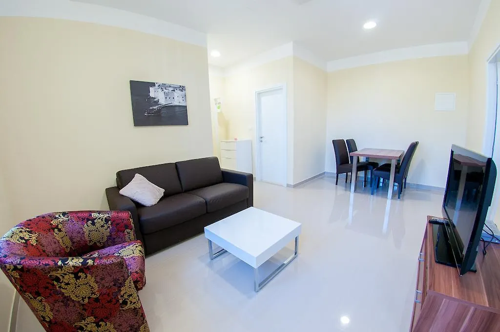 Apartments Villa Pjer - Pool & Private Parking Near Beach Znjan Split