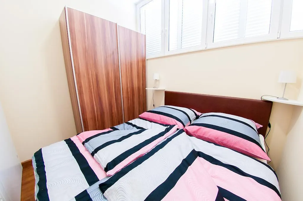 Apartments Villa Pjer - Pool & Private Parking Near Beach Znjan Split