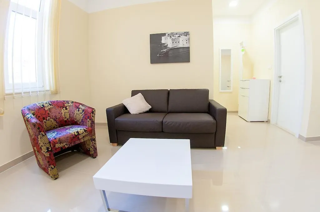 Apartments Villa Pjer - Pool & Private Parking Near Beach Znjan Split Croacia