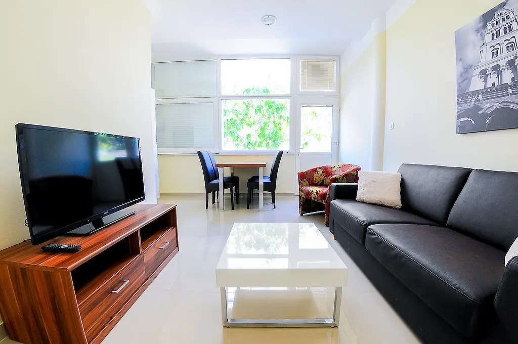 Apartments Villa Pjer - Pool & Private Parking Near Beach Znjan スプリト