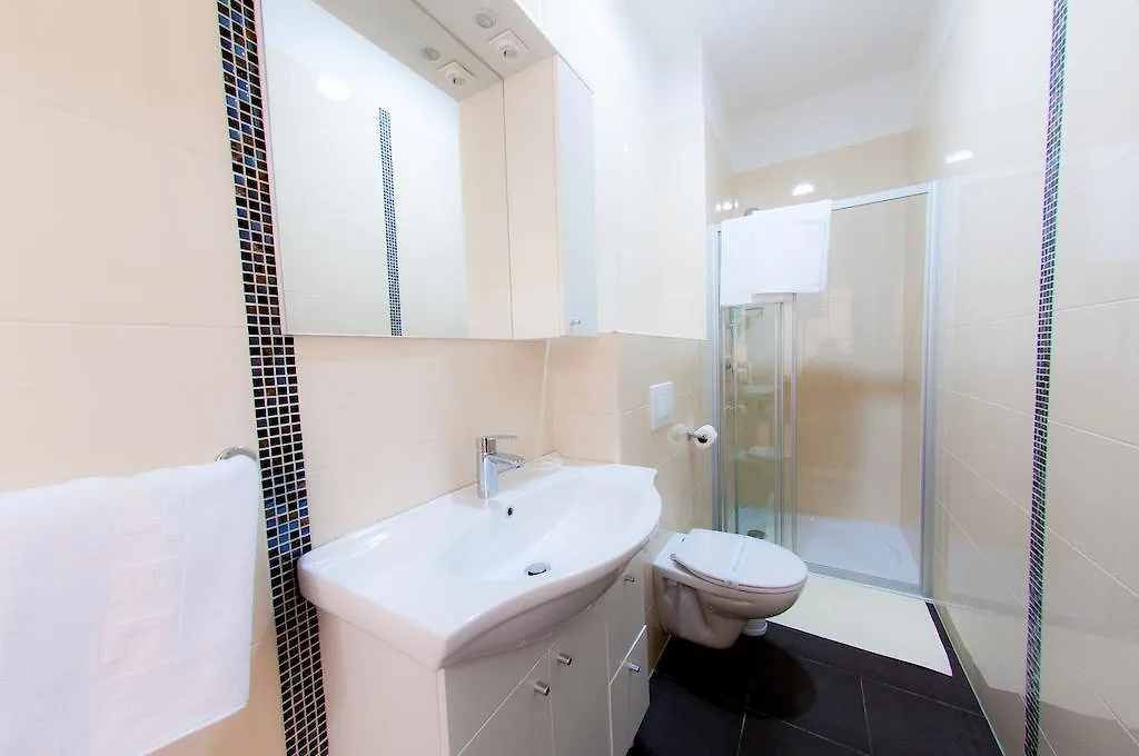Apartments Villa Pjer - Pool & Private Parking Near Beach Znjan Split 0*,